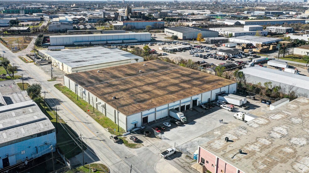 More Photos Of 1234 Kress St, Houston Warehouse For Lease