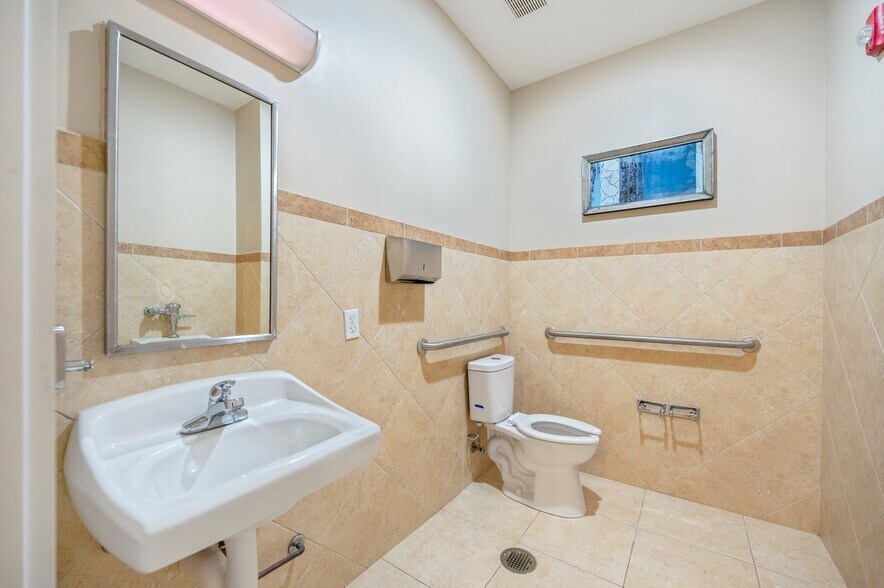 More Photos Of 3201 Heritage Plantation Blvd, Laurel Hill Office For Sale