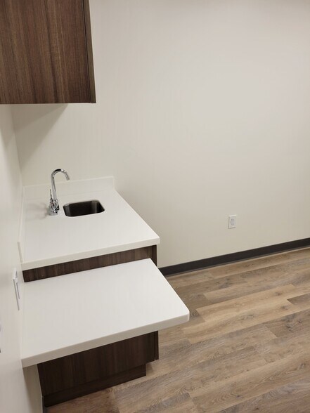 More Photos Of 2060 W Whispering Wind Dr, Phoenix Medical For Lease