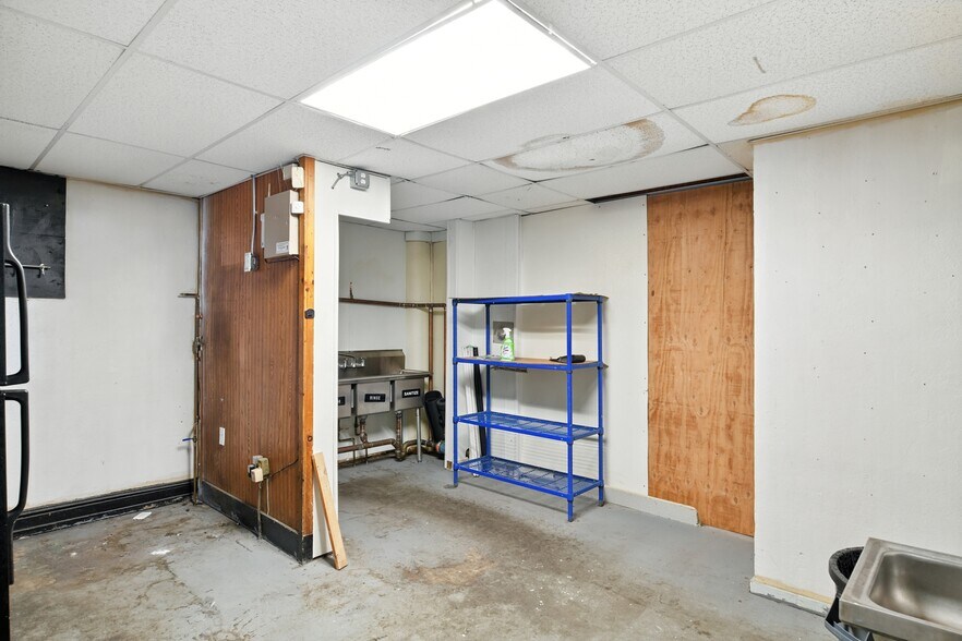 More Photos Of 285 Elm St, Westfield Storefront Retail Residential For Sale