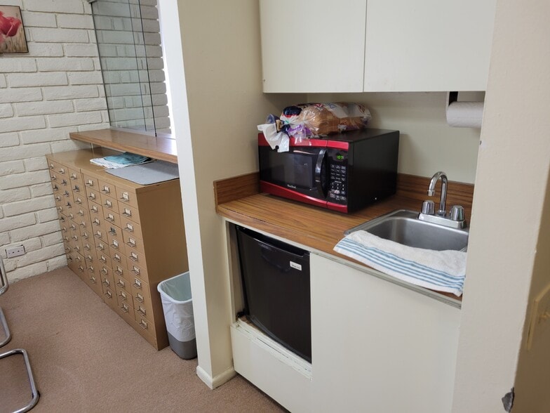 More Photos Of 45902 Oasis St, Indio Medical For Lease