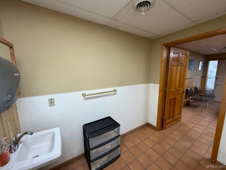 More Photos Of 7 Brebner Rd E, Negaunee Flex For Sale