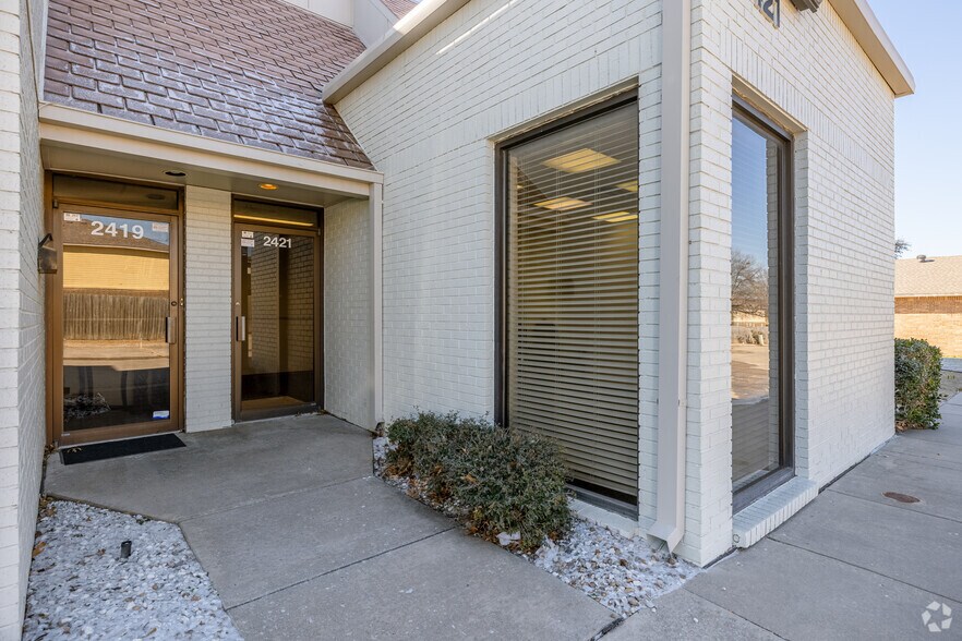 More Photos Of 2421 Wilcox Dr, Norman Office For Lease