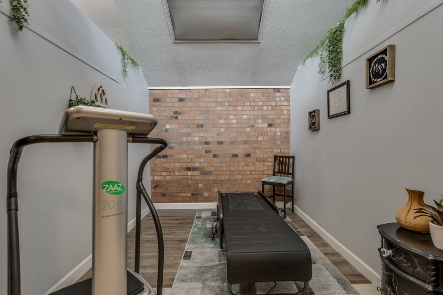 More Photos Of 20 E Dunloup Rd, Shawnee Medical For Sale