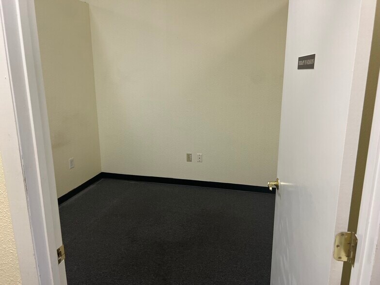 More Photos Of 4740-4780 US Highway 19, New Port Richey Unknown For Lease