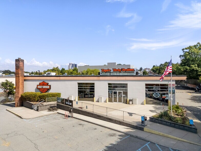 More Photos Of 8 Industrial Ln, New Rochelle Auto Dealership For Lease