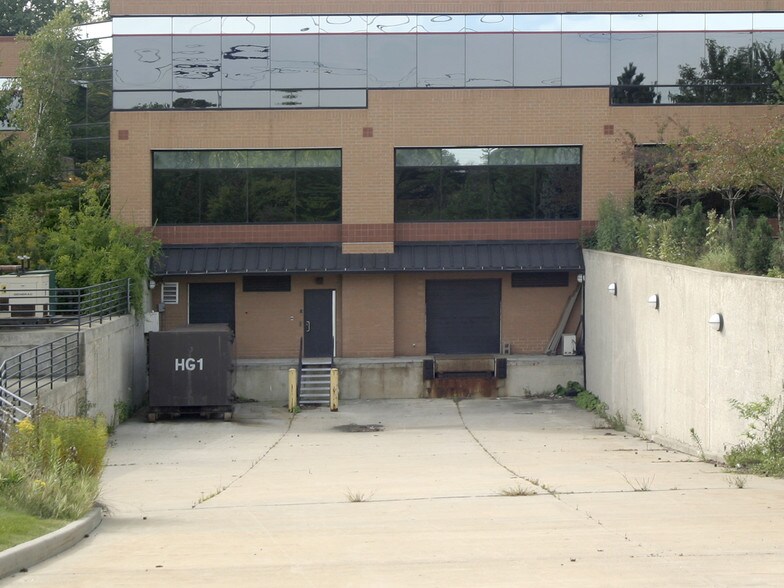 More Photos Of 17500 Rockside Rd, Bedford Office For Lease