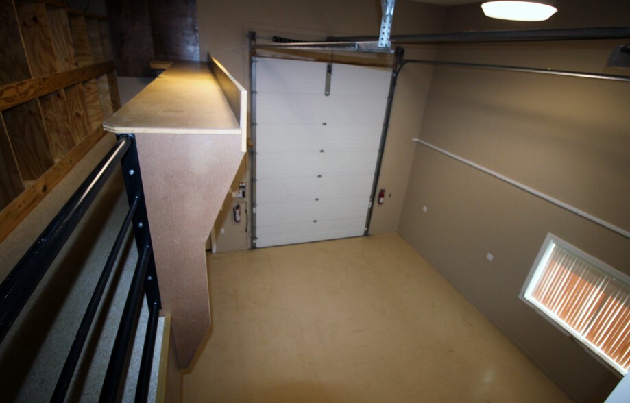 More Photos Of 10151-10171 Bergin Rd, Howell Flex For Lease
