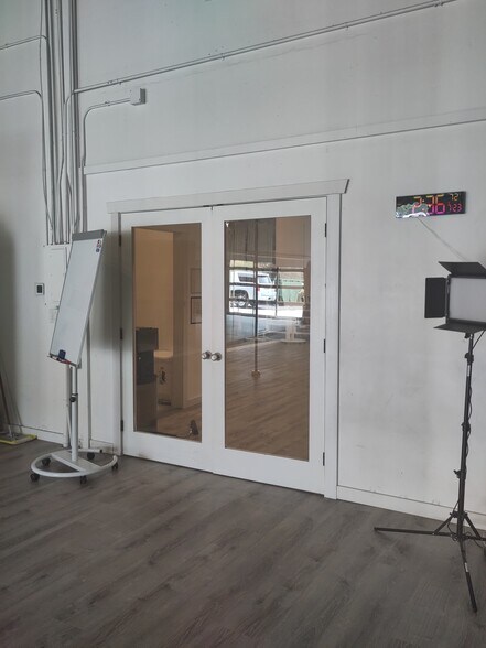 More Photos Of 6655 Arapahoe Rd, Boulder Warehouse For Lease