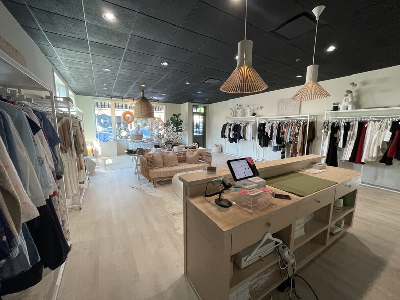 More Photos Of 2003 Cahaba Rd, Mountain Brook Freestanding For Lease