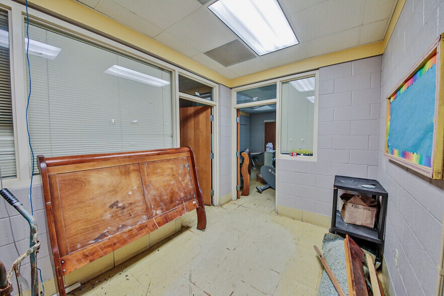 More Photos Of 805 Cleburne, West Helena Self Storage For Sale