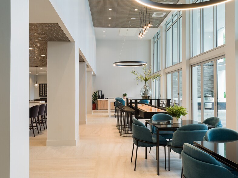 More Photos Of 2528 S Grand Ave, Los Angeles Apartments For Lease