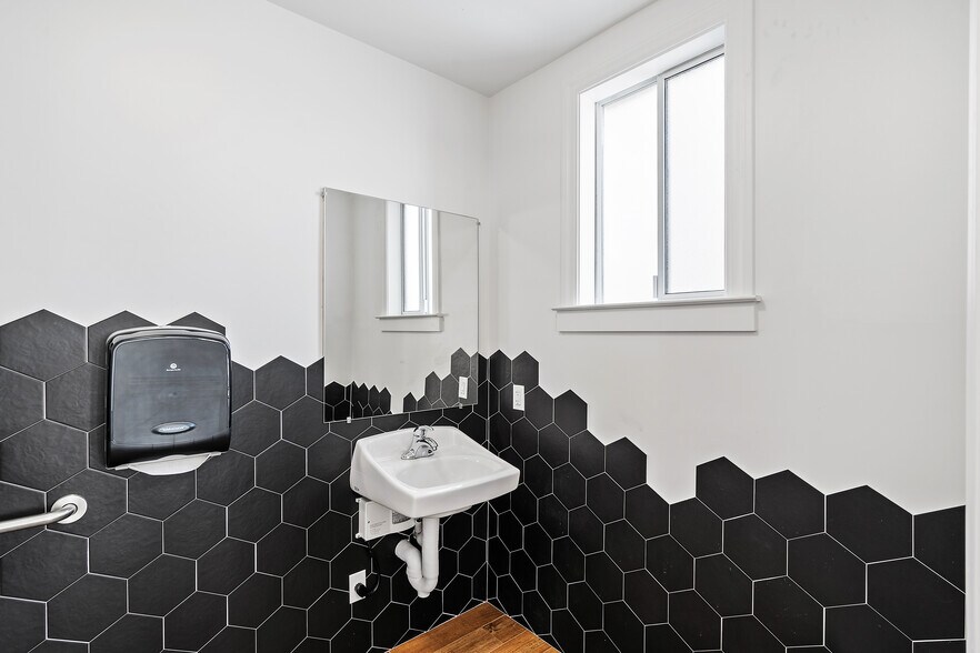 More Photos Of 629-639 S B St, San Mateo Storefront For Lease