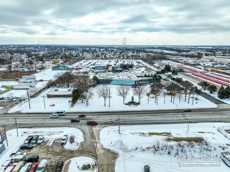 More Photos Of 3535 Washington St, Gurnee Warehouse For Sale