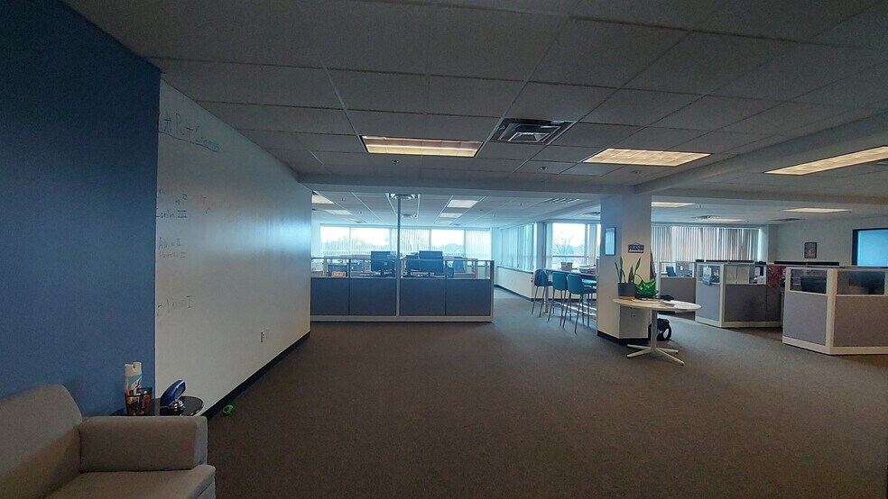 More Photos Of 300 Trade Center, Woburn Office For Lease