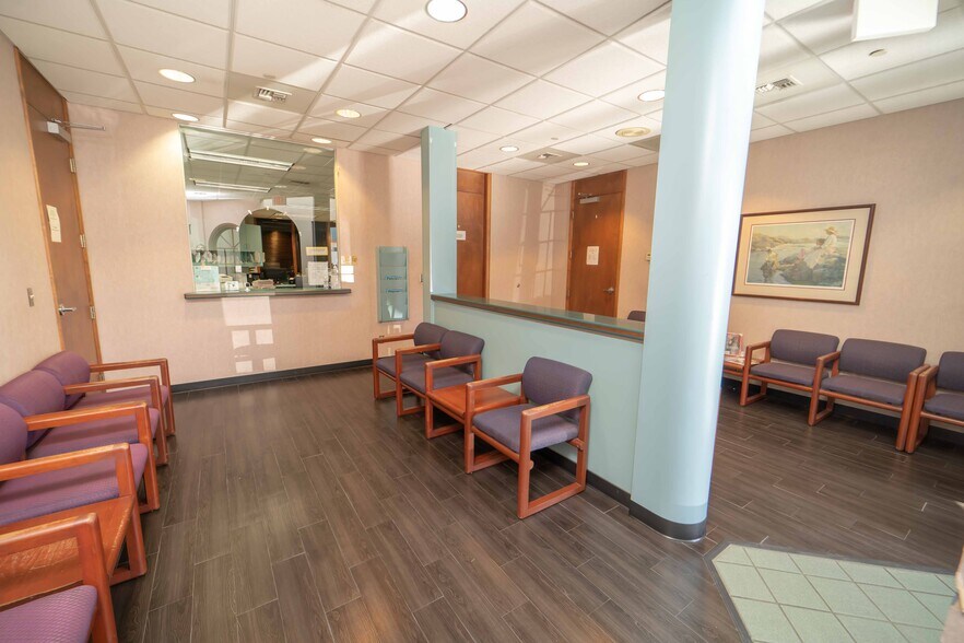 More Photos Of 100 S Santa Fe St, Visalia Medical For Sale