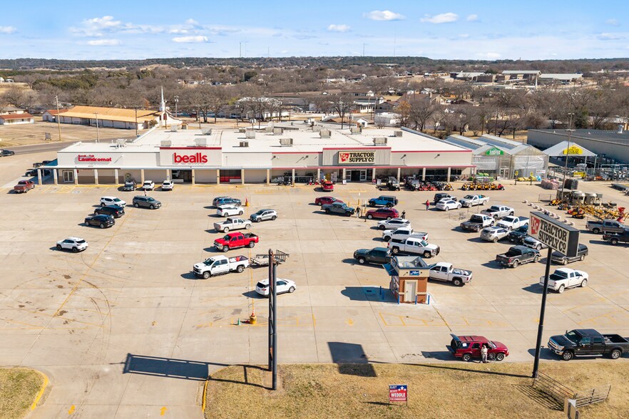 More Photos Of 2401 S State Highway 36, Gatesville Freestanding For Sale