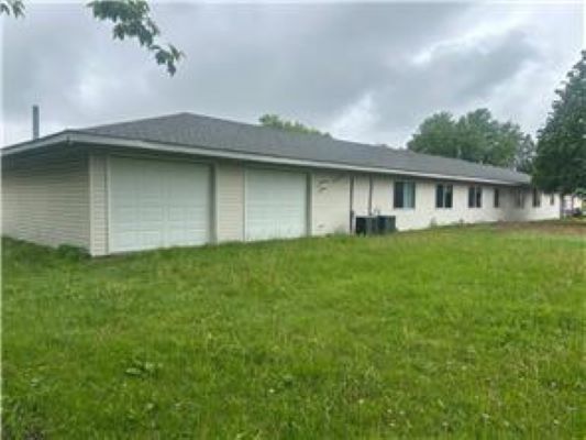 More Photos Of 2020 9th St E, Glencoe Office For Sale