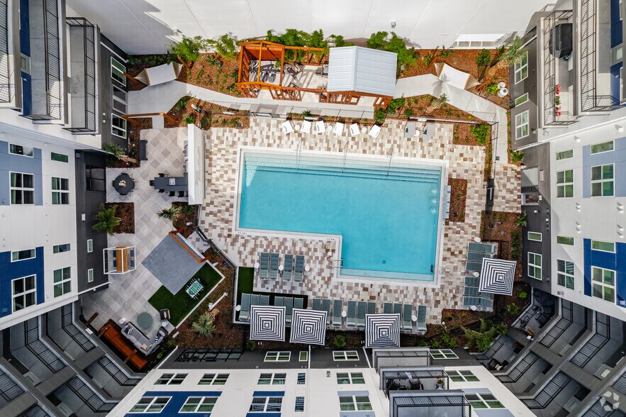 More Photos Of 1647 E Colonial Dr, Orlando Apartments For Sale