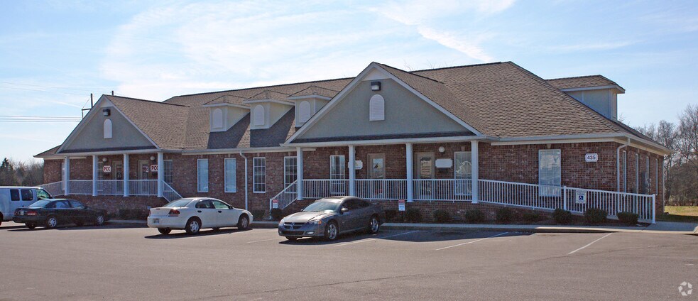 More Photos Of 435 Nissan Dr, Smyrna Office For Lease