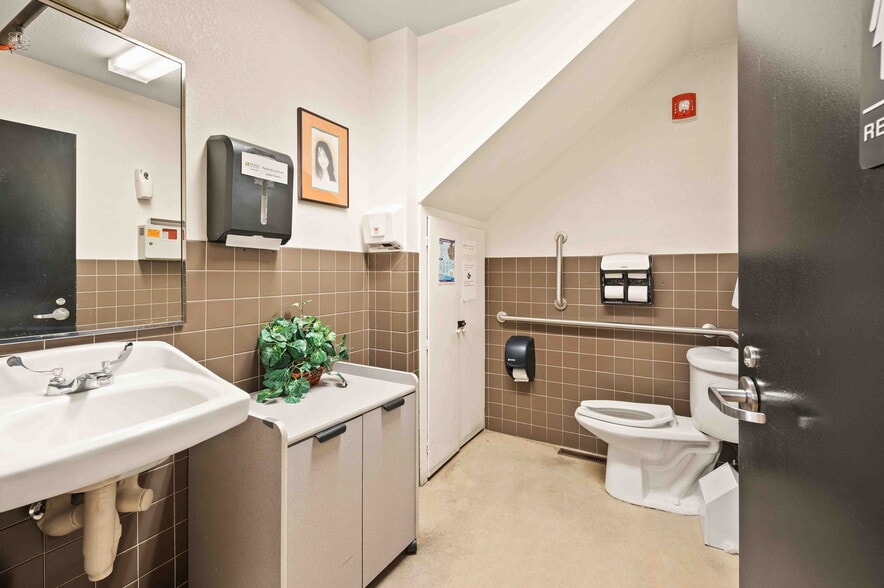 More Photos Of 313 W Bayaud Ave, Denver Warehouse For Sale