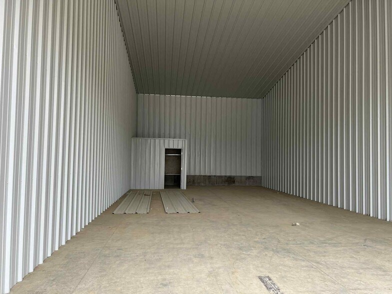 More Photos Of 5320 Salt Bank Rd, Lincoln Warehouse For Lease