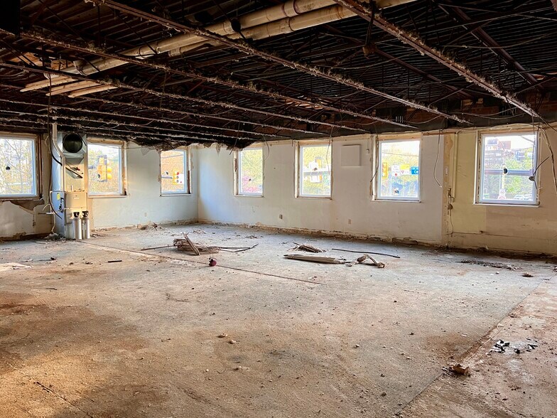 More Photos Of 700 Cedar Ave, Pittsburgh Storefront For Lease