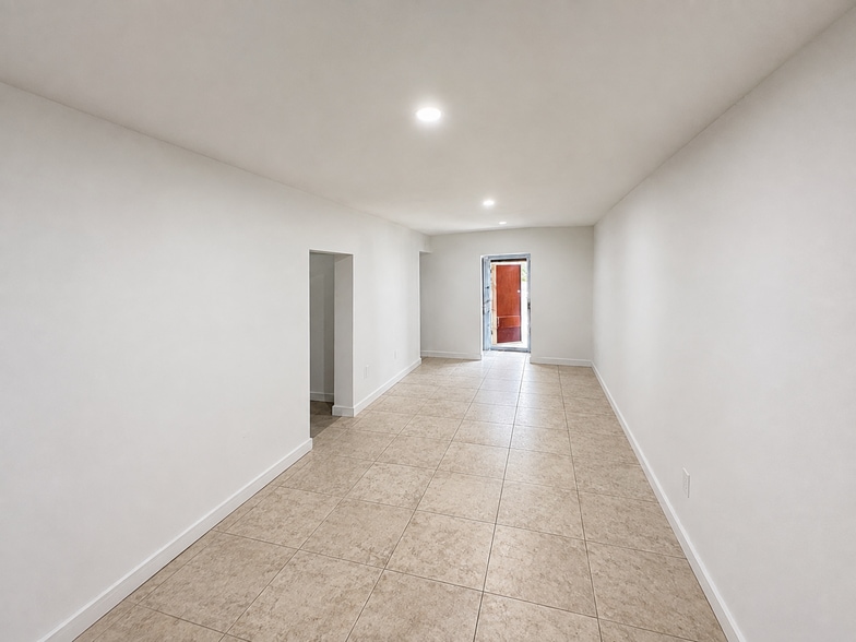 More Photos Of 2340 SW 8th St, Miami Hotel For Lease
