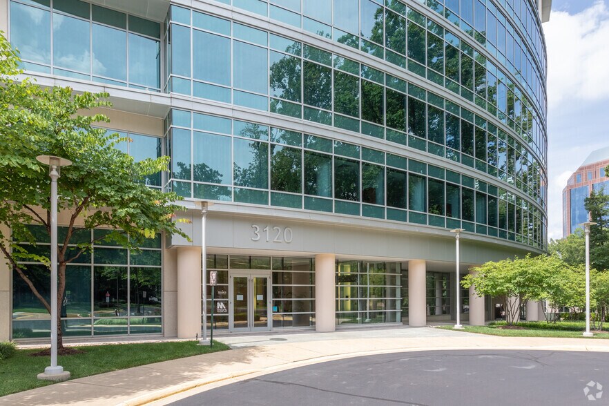 More Photos Of 3120 Fairview Park Dr, Falls Church Office For Lease