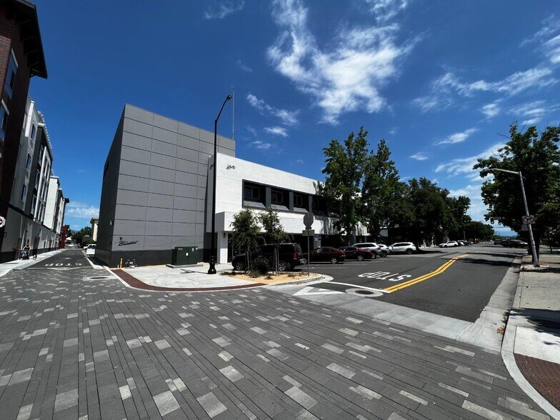 More Photos Of 1320 Yuba St, Redding Office For Lease