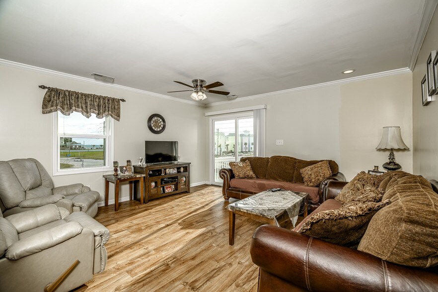More Photos Of 100 E Fort Macon Rd, Atlantic Beach Restaurant For Sale