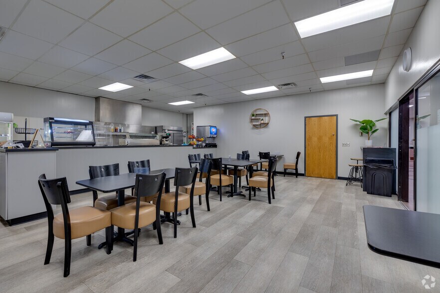 More Photos Of 3030 NW Expressway, Oklahoma City Office Residential For Lease