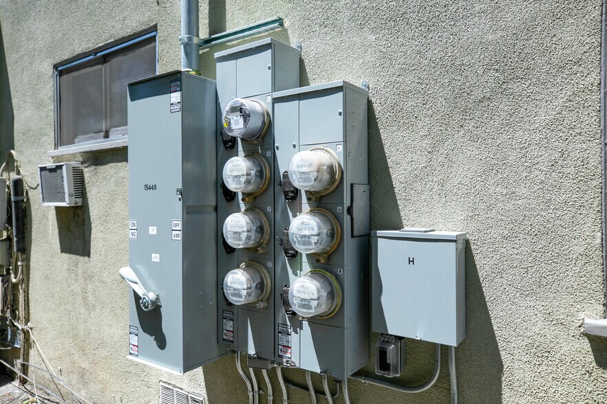 More Photos Of 15445 Vanowen St, Van Nuys Apartments For Sale