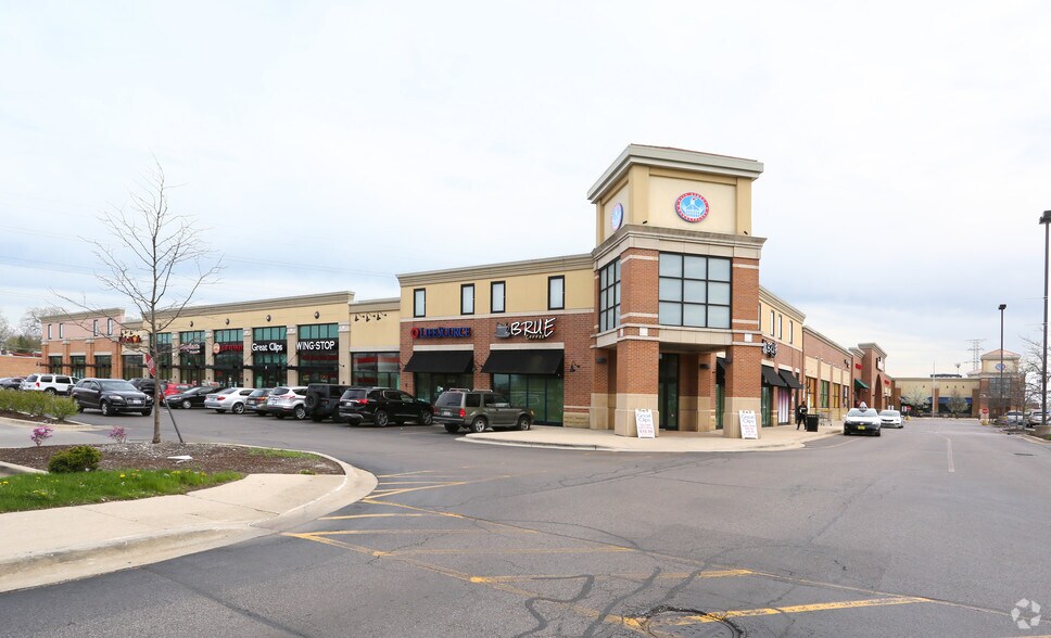 More Photos Of 2400-2438 Main St, Evanston General Retail For Lease