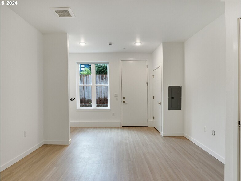 More Photos Of , Portland Multifamily For Sale