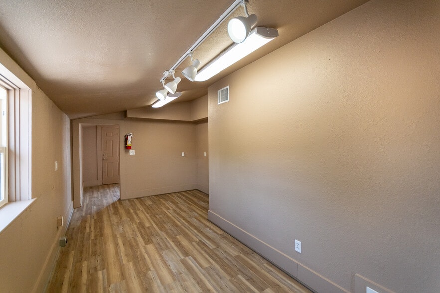 More Photos Of 310 E Oak St, Kingman Office For Sale