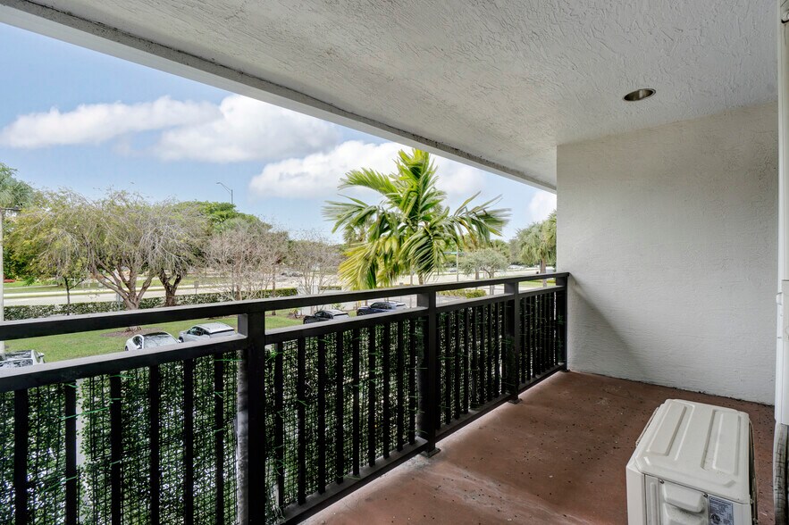 More Photos Of 1380 N University Dr, Plantation Medical For Sale