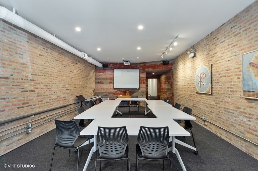 More Photos Of 1434 W Montrose Ave, Chicago Storefront For Lease