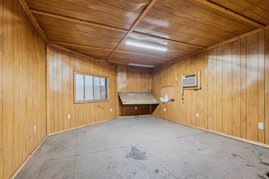 More Photos Of 516 FM 3083 Rd, Conroe Industrial For Lease