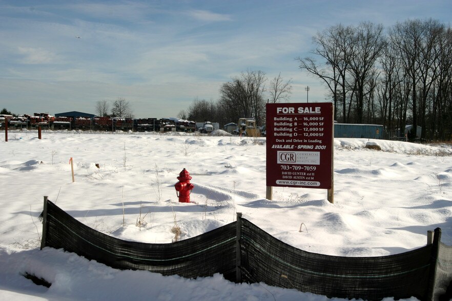 More Photos Of 45751 Elmwood Ct, Sterling Warehouse For Lease