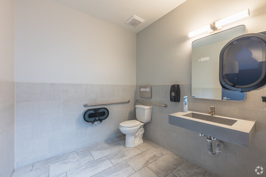 More Photos Of 930 S 4th St, Las Vegas Office For Lease