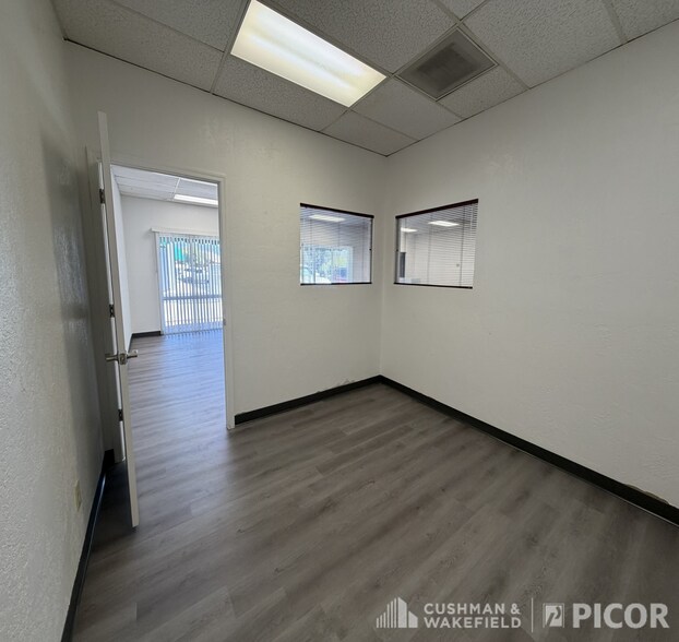 More Photos Of 7941 E Lakeside Pky, Tucson Unknown For Lease