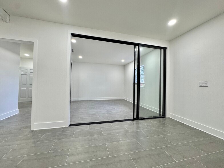 More Photos Of 557 W Plant St, Winter Garden Office For Sale