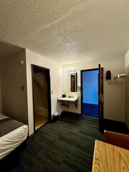 More Photos Of 406 Main Ave NE, Warroad Hotel For Sale