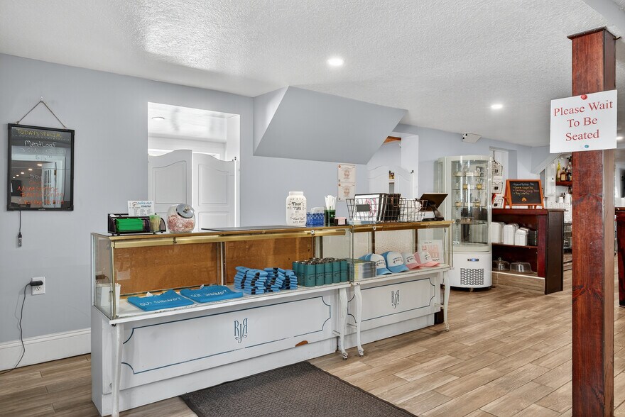 More Photos Of 765 3rd Ave, Welaka Restaurant For Sale