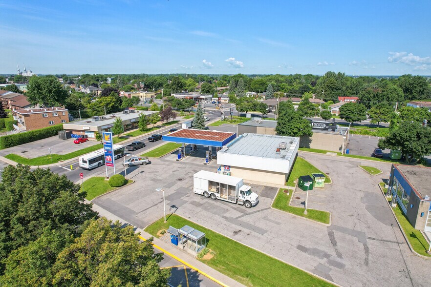 More Photos Of 80-90 Rue Quévillon, Varennes Convenience Store For Sale