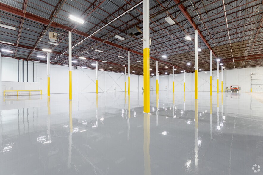 More Photos Of 2351 Upper Middle Rd E, Oakville Warehouse For Lease
