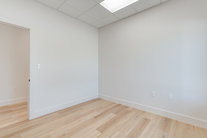 More Photos Of 3229 118th St, Lubbock Distribution For Sale