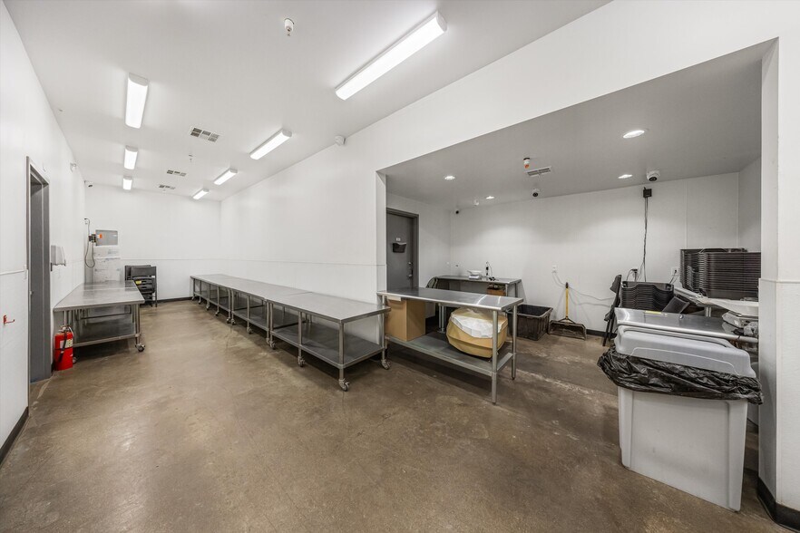 More Photos Of 44211 Yucca Ave, Lancaster Warehouse For Sale