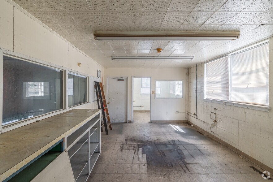More Photos Of 2250 Stacey Dr, Reading Truck Terminal For Sale